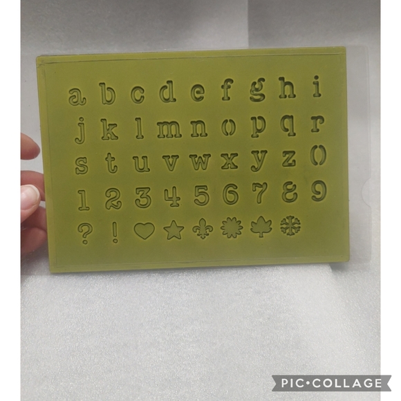 Cuttlebug embossing folder (689) - Picture 2 of 4